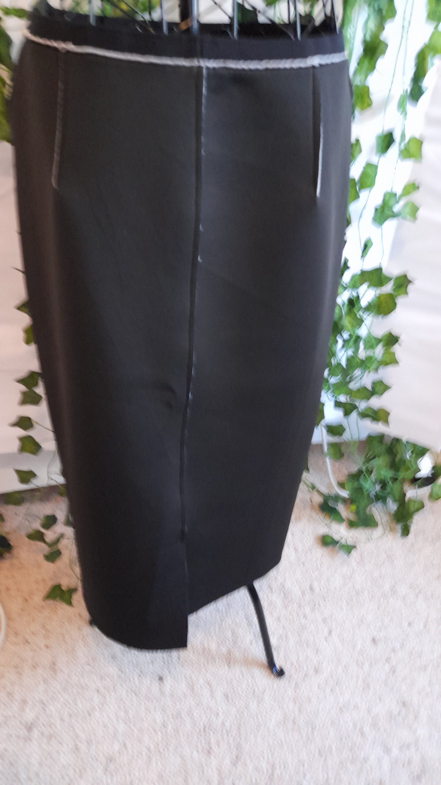 Skirt - Liz Jordan Black scuba. Size M/12-14.