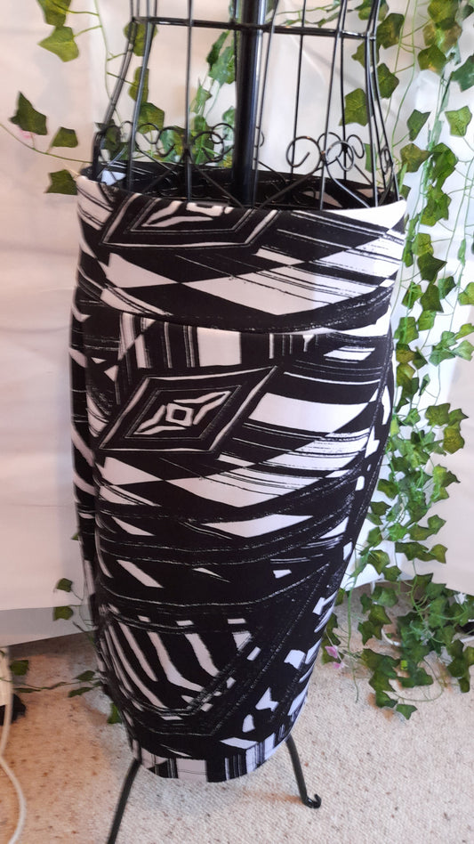 Skirt - Liz Jordan Black & White. Size S/10-12.