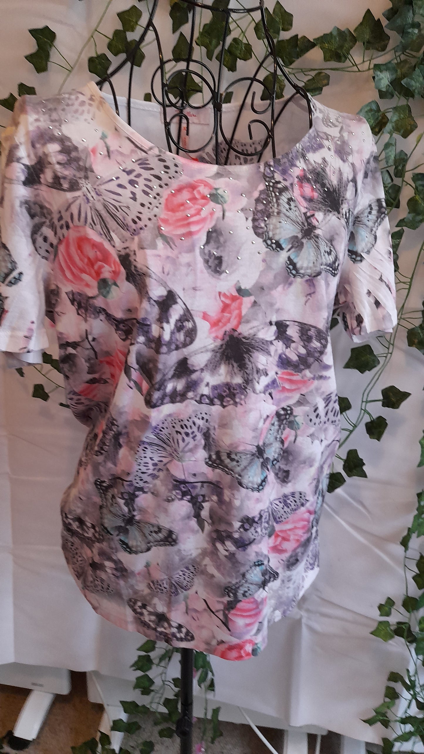 T-shirt - Millers T-shirt Roses Print Size 10