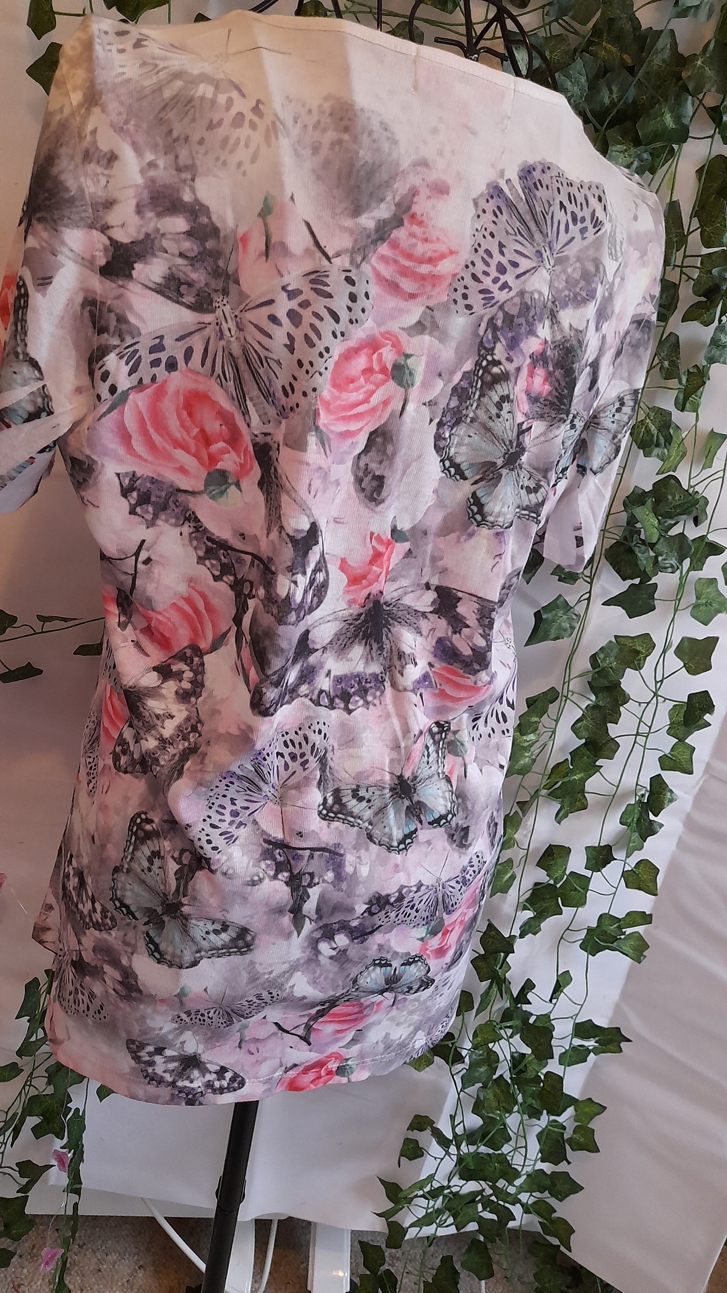 T-shirt - Millers T-shirt Roses Print Size 10