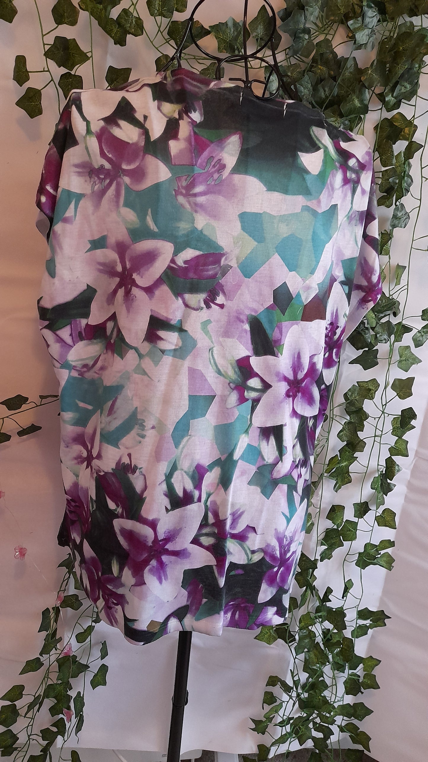 T-shirt - Millers T-shirt Orchid Print Size 14